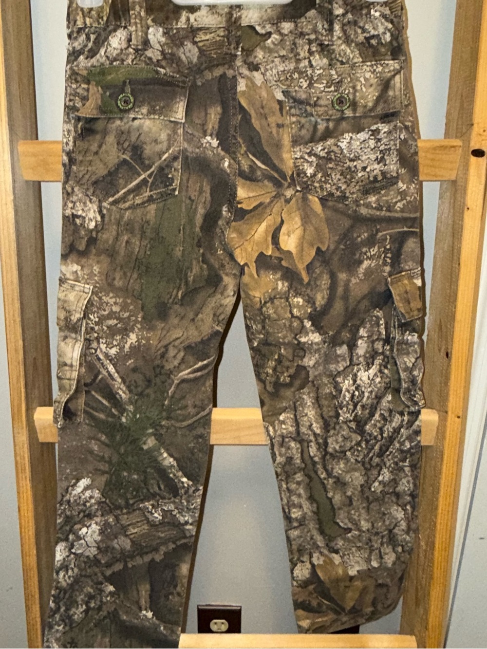 Realtree APX Realtree Camo Cargo Pants in Brown and Green - Picture 4 of 16